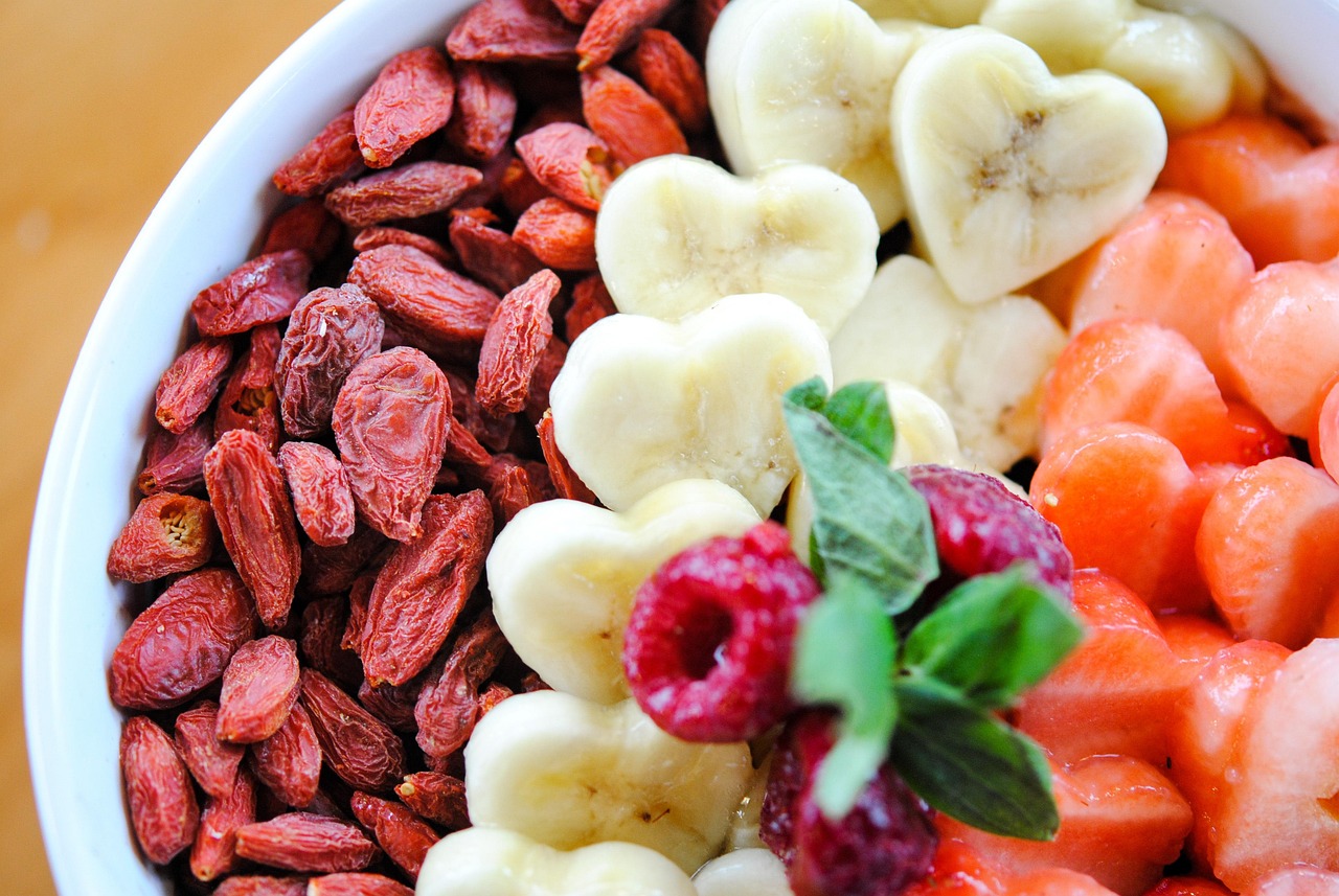raspberry, banana, strawberry, bowl, goji, breakfast, healthy, organic, goji, goji, goji, goji, goji, breakfast